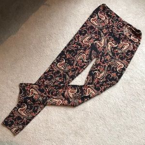 LuLaRoe Leggings in Black Paisley